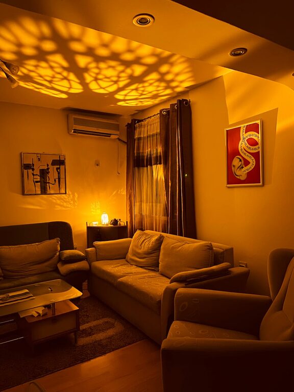 Tips for Creating a Cozy and Inviting Living Room on a Budget